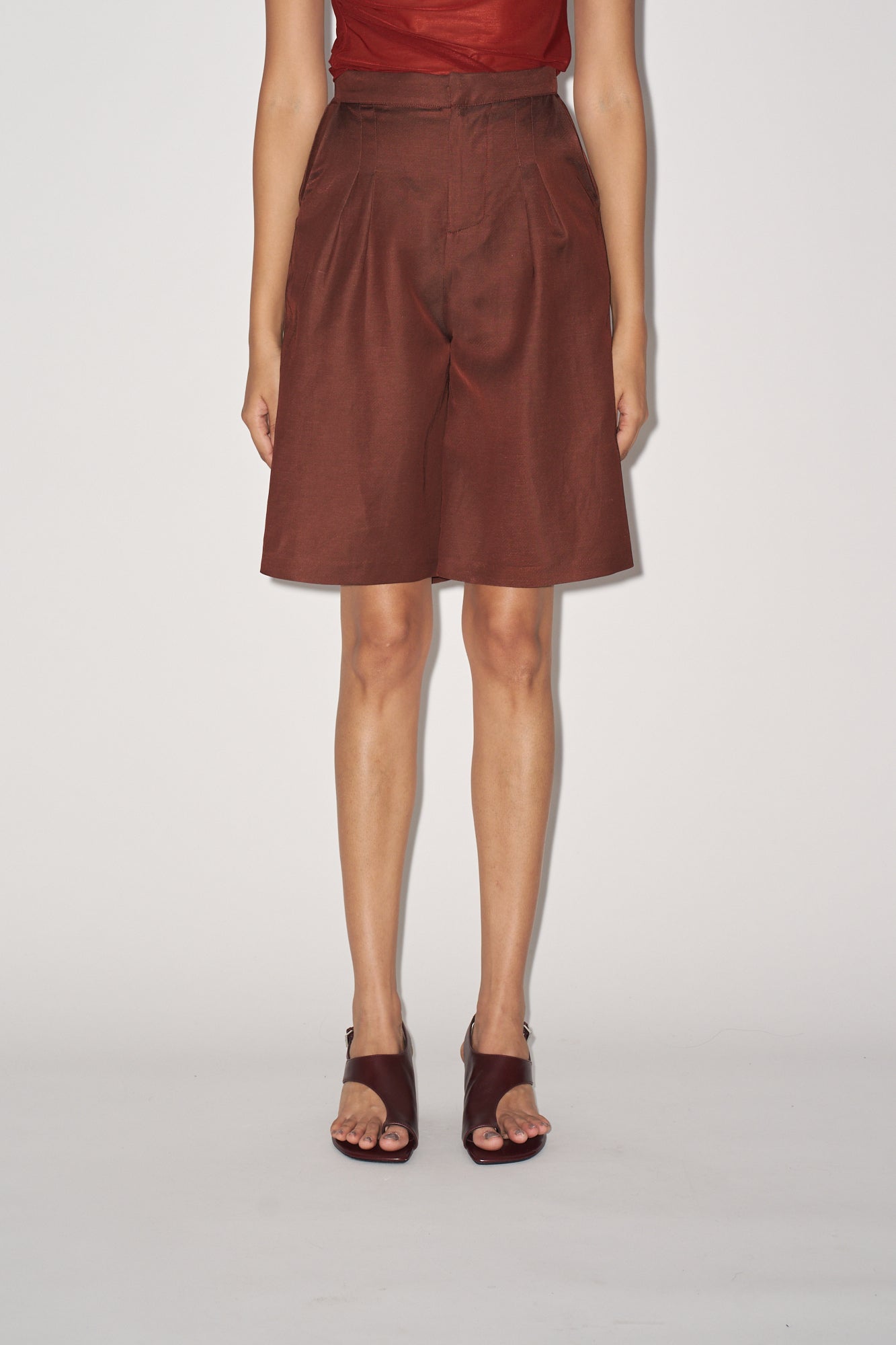 Brown linen bermuda