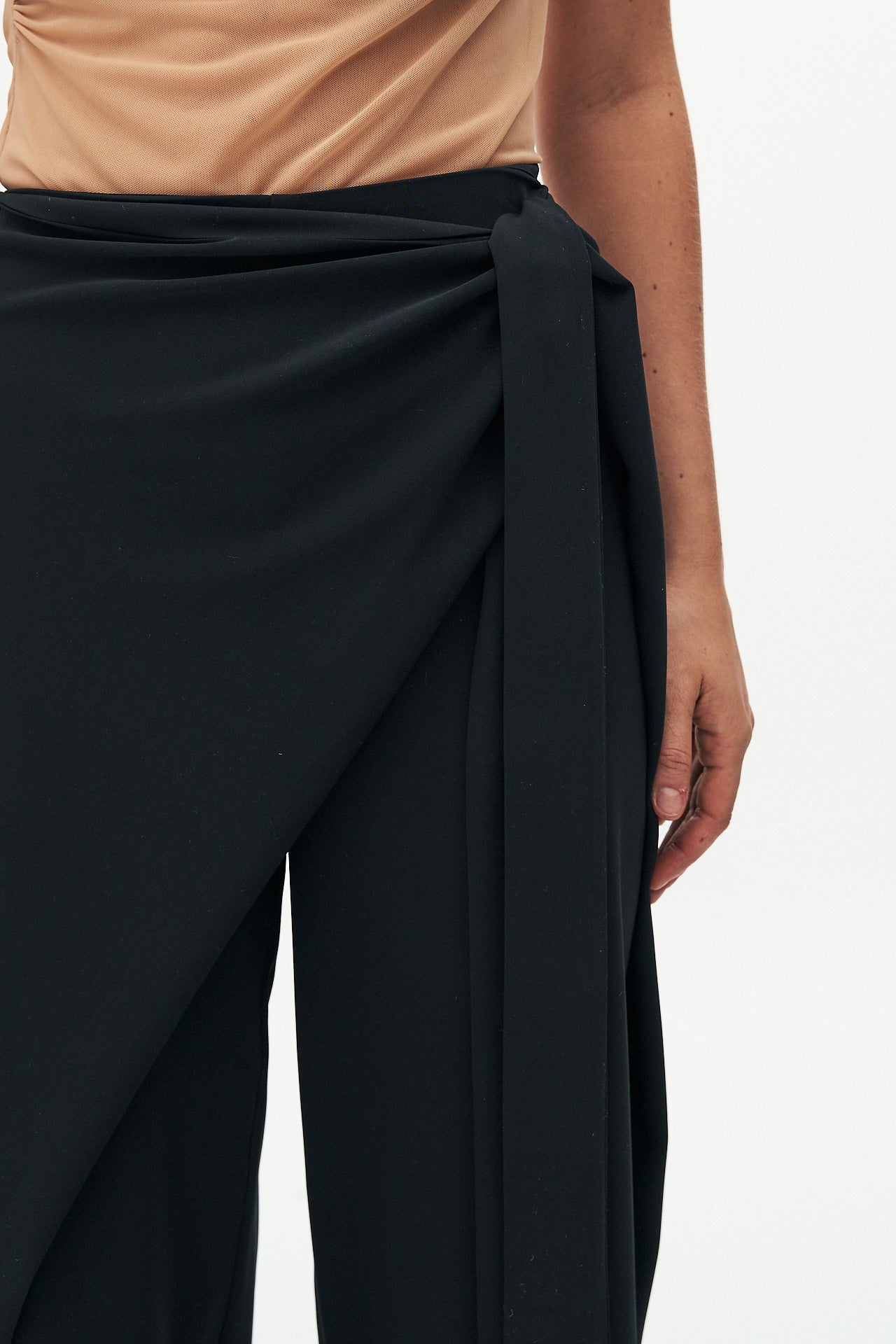 Crepe knot trousers