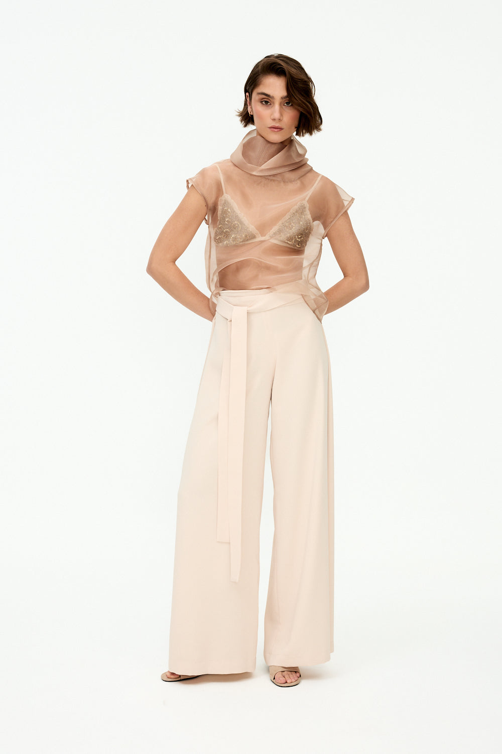 Pantalones anchos color crema