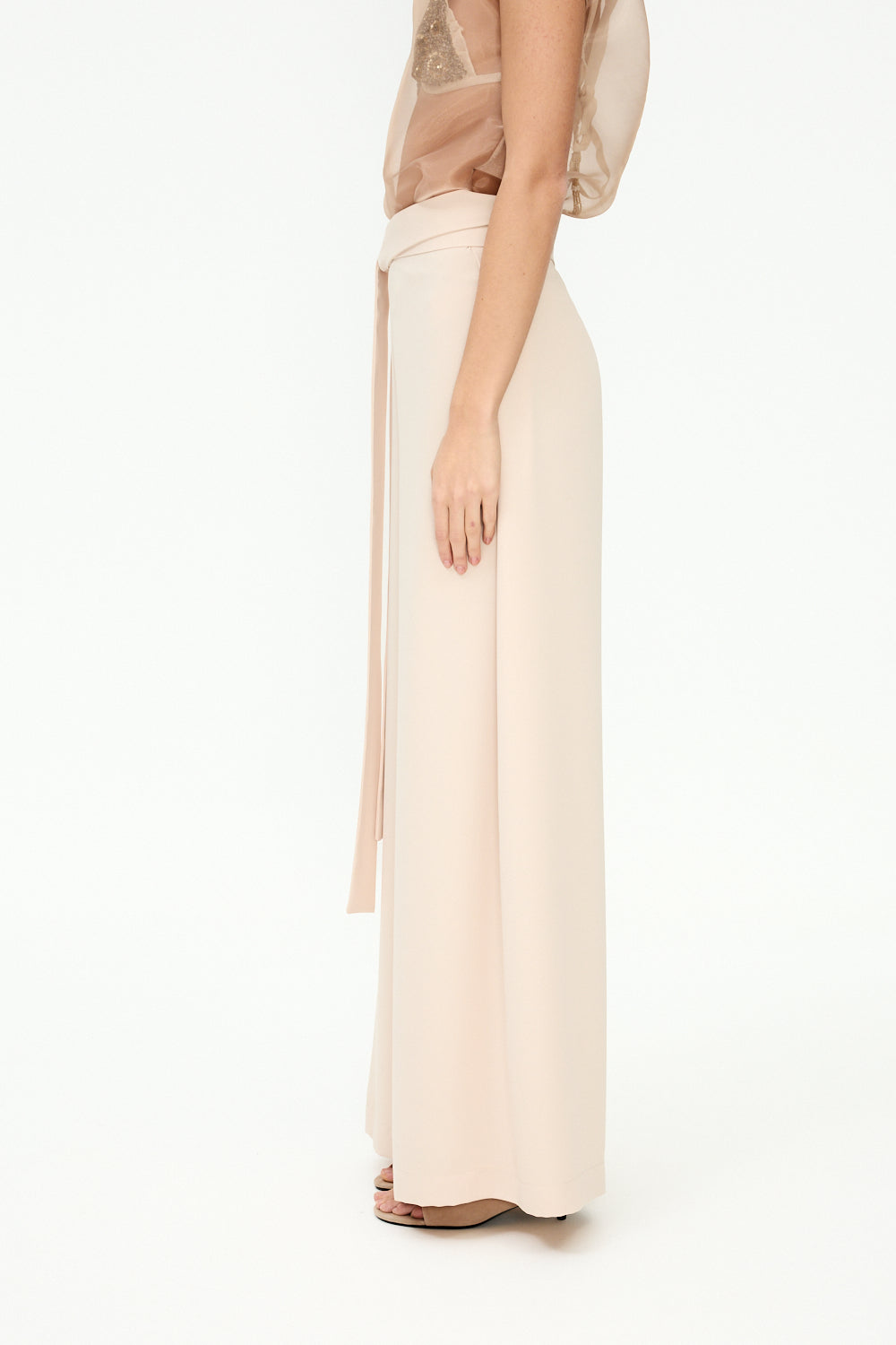 Pantalones anchos color crema