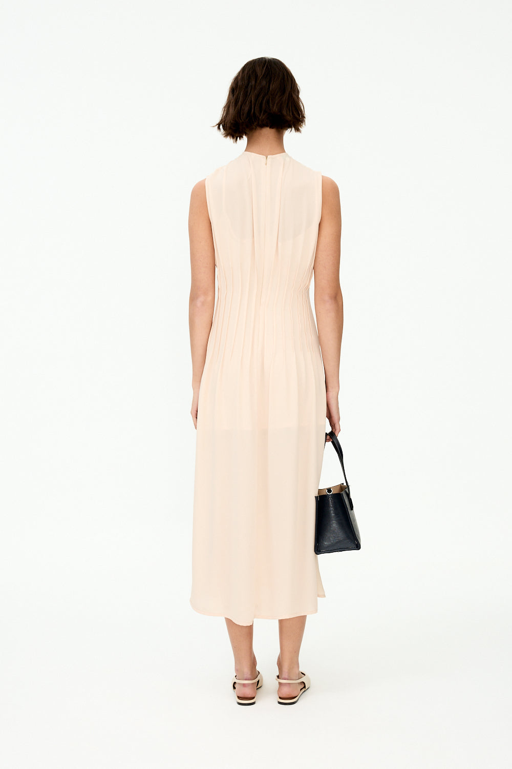 Vestido color crema con pinzas